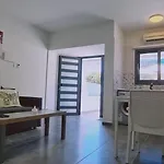 Nissi Twins Apts Apartament