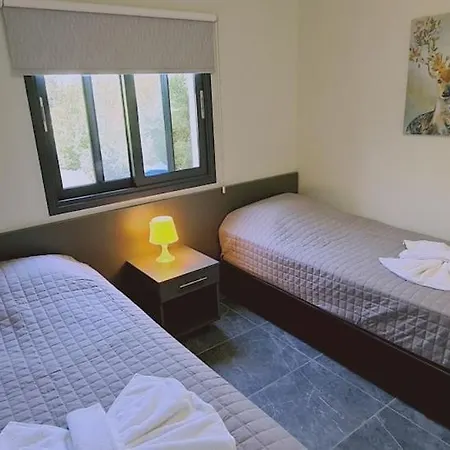 Nissi Twins Apts * איה נאפה