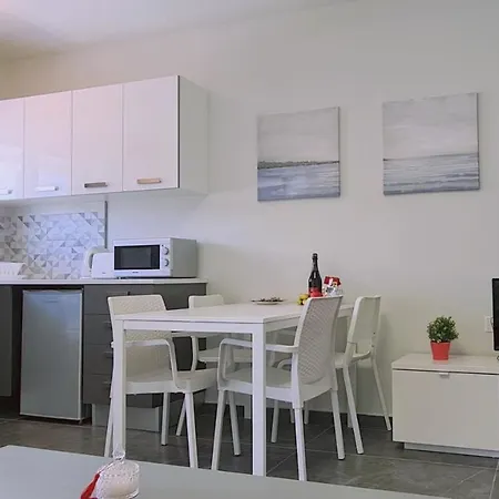 Nissi Twins Apts