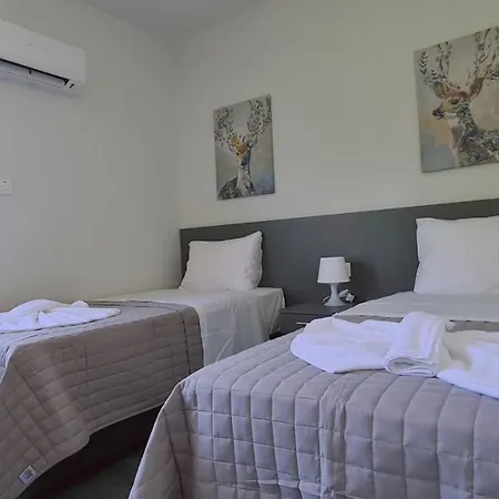 Nissi Twins Apts Appartamento