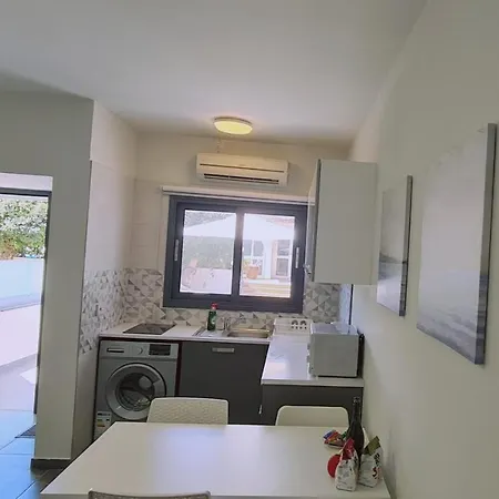 Nissi Twins Apts Appartamento