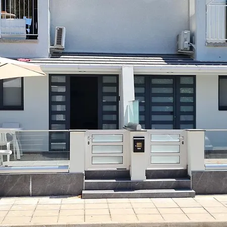 Nissi Twins Apts
