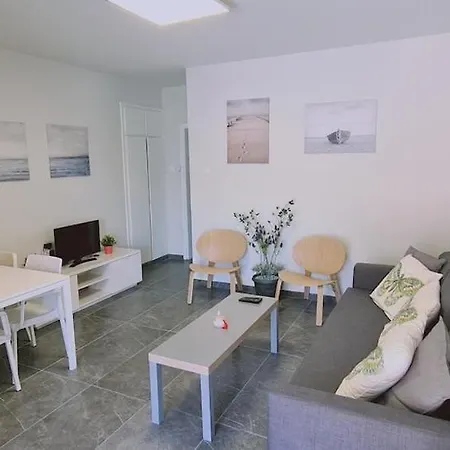 Nissi Twins Apts