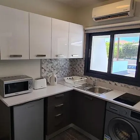 Nissi Twins Apts