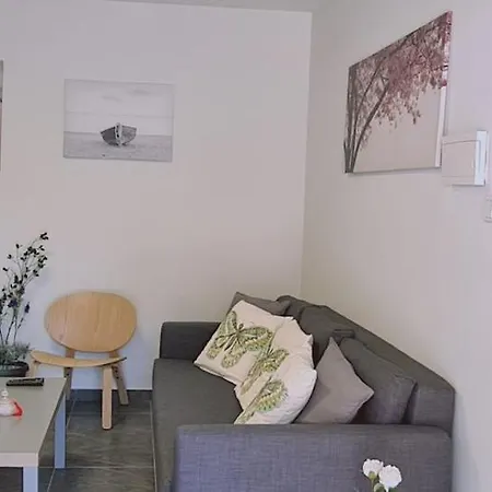 Nissi Twins Apts 아파트
