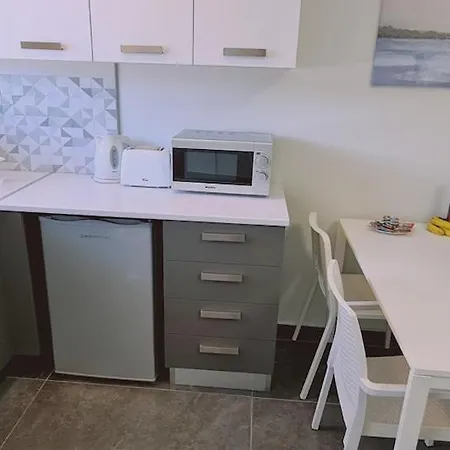 Nissi Twins Apts