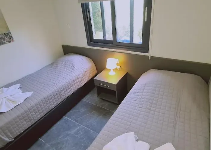 아파트 Nissi Twins Apts