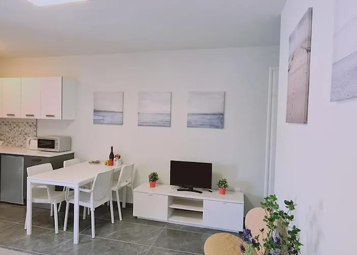 Nissi Twins Apts 아파트 아이아 나파