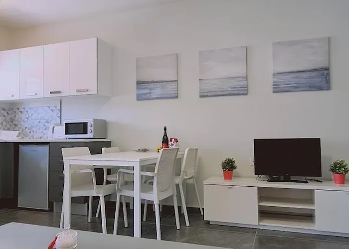 Nissi Twins Apts * 아이아 나파